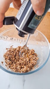 Eiweiß-Cracker mit Körnern - Low-Carb und gesund Eiweiß-Cracker mit Körnern - Low-Carb und gesund Eiweiss Cracker Mit Körnern Low Carb Rezept Einfach 5 169x300