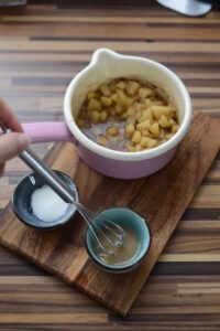 Petits-Fours auf Pumpernickel mit Leberwurst und Apfel Leberwurst Apfel Petit Fours Auf Pumpernickel 10 200x300