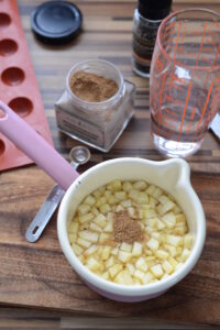 Petits-Fours auf Pumpernickel mit Leberwurst und Apfel Leberwurst Apfel Petit Fours Auf Pumpernickel 4 200x300