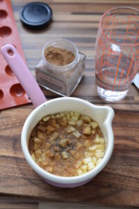 Petits-Fours auf Pumpernickel mit Leberwurst und Apfel Leberwurst Apfel Petit Fours Auf Pumpernickel 5 200x300