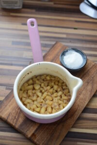 Petits-Fours auf Pumpernickel mit Leberwurst und Apfel Leberwurst Apfel Petit Fours Auf Pumpernickel 8 200x300