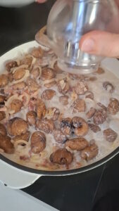 Maronen-Pfanne mit Speck - aromatische Herbstbeilage mit Esskastanien Maronen-Pfanne mit Speck - aromatische Herbstbeilage mit Esskastanien Maronen Pfanne Mit Speck Salzig Rezept Esskastanien 10 169x300