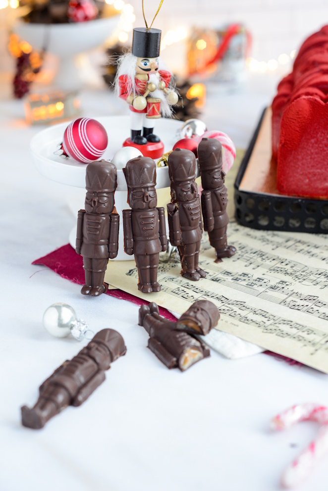 Nussknacker-Pralinen mit Marzipan und Nougat Nussknacker Pralinen Marzipan Nougat Selber Machen