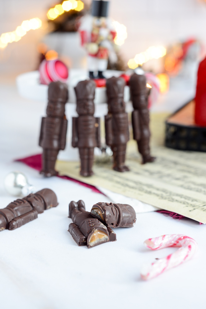 Nussknacker-Pralinen mit Marzipan und Nougat Nussknacker Pralinen Marzipan Nougat