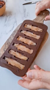 Nussknacker-Pralinen mit Marzipan und Nougat Nussknacker-Pralinen mit Marzipan und Nougat Nussknacker Pralinen Mit Marzipan Und Nougat Selber Machen 10 169x300