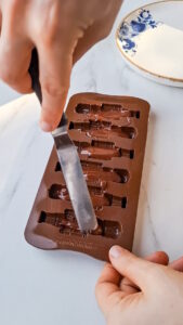 Nussknacker-Pralinen mit Marzipan und Nougat Nussknacker Pralinen Mit Marzipan Und Nougat Selber Machen 2 169x300