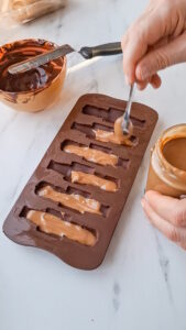 Nussknacker-Pralinen mit Marzipan und Nougat Nussknacker-Pralinen mit Marzipan und Nougat Nussknacker Pralinen Mit Marzipan Und Nougat Selber Machen 4 169x300