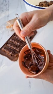 Nussknacker-Pralinen mit Marzipan und Nougat Nussknacker-Pralinen mit Marzipan und Nougat Nussknacker Pralinen Zutaten 169x300