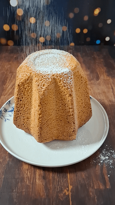 Pandoro: Italienische Weihnachtsbrioche ganz einfach Pandoro Puderzucker Bestreün