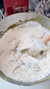 Pistazien-Spritzgebäck mit Himbeer-Schokolade – edles Weihnachtsgebäck Pistazien Spritzgebäck Mit Himbeer Schokolade Einfach Backen 2 169x300