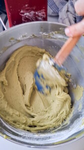 Pistazien-Spritzgebäck mit Himbeer-Schokolade – edles Weihnachtsgebäck Pistazien Spritzgebäck Mit Himbeer Schokolade Einfach Backen 4 169x300