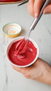 Pistazien-Spritzgebäck mit Himbeer-Schokolade – edles Weihnachtsgebäck Pistazien Spritzgebäck Mit Himbeer Schokolade Einfach Backen 8 169x300