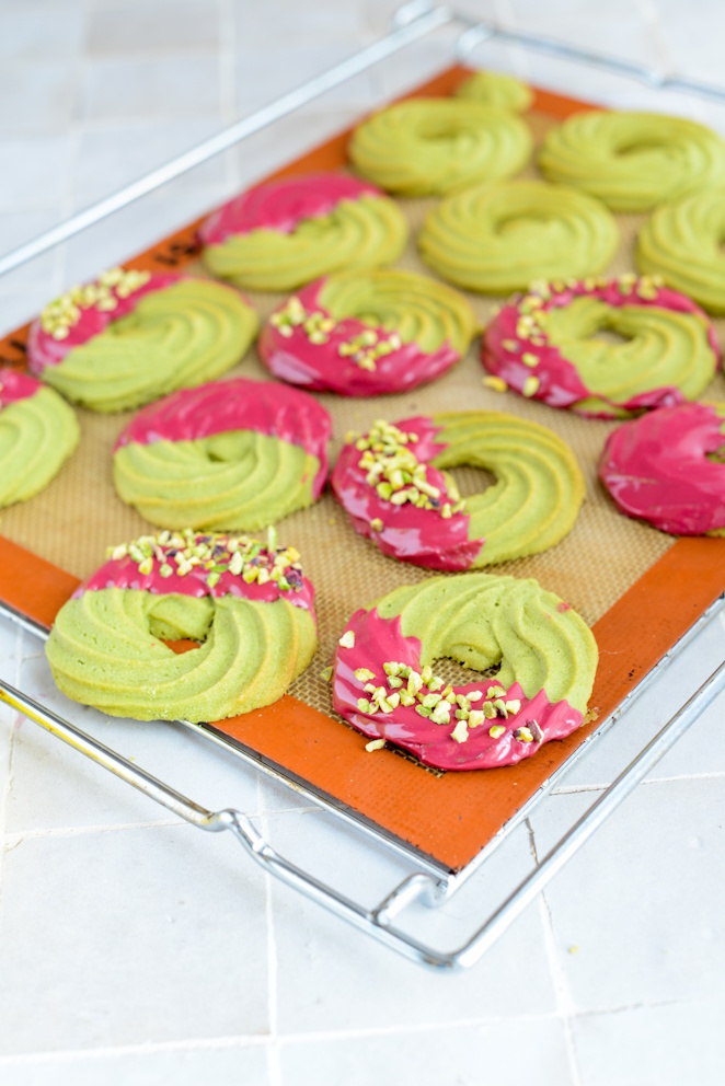 Pistazien-Spritzgebäck mit Himbeer-Schokolade – edles Weihnachtsgebäck Pistazien Spritzgebäck Mit Himbeer