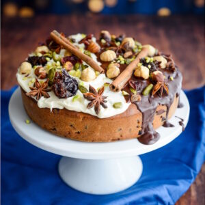 Rumkuchen mit Trockenobst und Nüssen