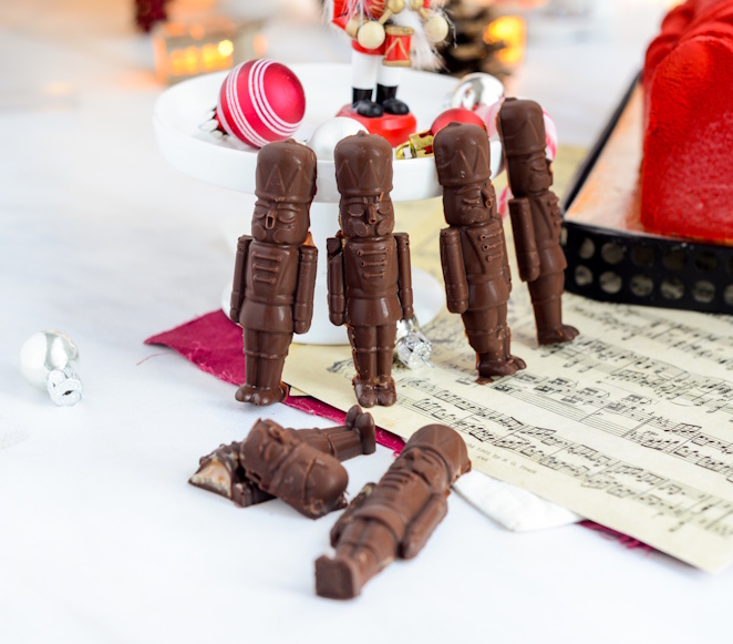 Nussknacker-Pralinen mit Marzipan und Nougat Schokoladen Und Pralinenform Nussknacker Von Silikomart Weihnachten