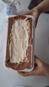 3-Schokoladen-Bûche de Noël - gefrorene Weihnachtstorte Triple Schokoladen Buche De Nöl Gefrorene Weihnachtstorte Einfach Machen 10 169x300