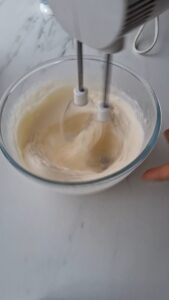 3-Schokoladen-Bûche de Noël - gefrorene Weihnachtstorte Triple Schokoladen Buche De Nöl Gefrorene Weihnachtstorte Einfach Machen 4 169x300