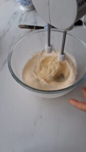 3-Schokoladen-Bûche de Noël - gefrorene Weihnachtstorte Triple Schokoladen Buche De Nöl Gefrorene Weihnachtstorte Einfach Machen 6 169x300