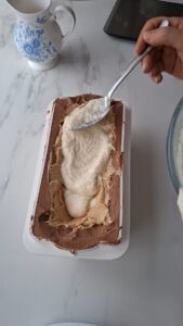 3-Schokoladen-Bûche de Noël - gefrorene Weihnachtstorte Triple Schokoladen Buche De Nöl Gefrorene Weihnachtstorte Einfach Machen 8 169x300