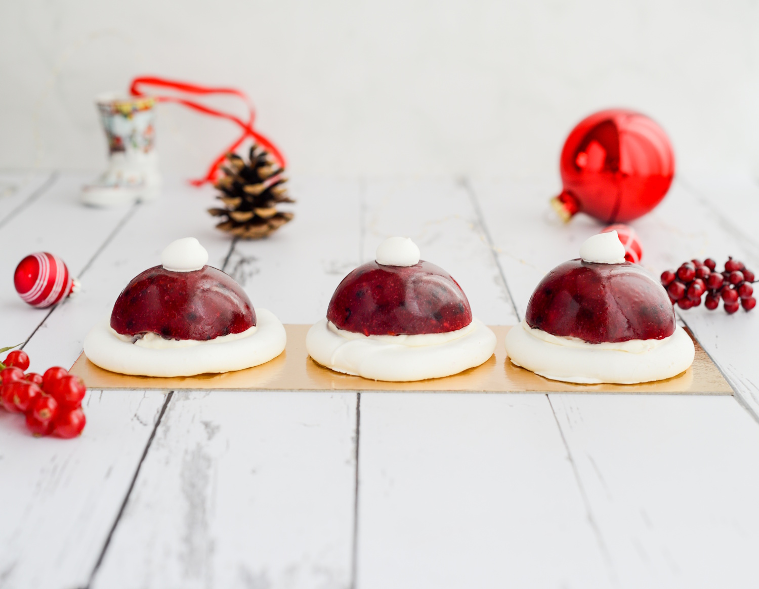 Schnelle Weihnachtsmützen-Desserts Weihnachtsmüzt Törtchen Aurelie Bastian Französischkochen