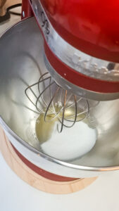 Schnelle Weihnachtsmützen-Desserts 20251122_092404 169x300