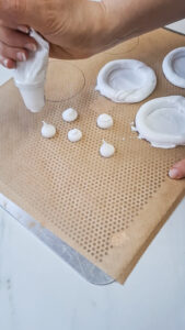 Schnelle Weihnachtsmützen-Desserts 20251122_093632 169x300