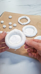 Schnelle Weihnachtsmützen-Desserts Schnelle Weihnachtsmützen-Desserts 20251123_0821082 169x300