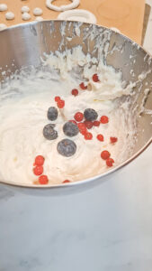 Schnelle Weihnachtsmützen-Desserts 20251123_082932 169x300