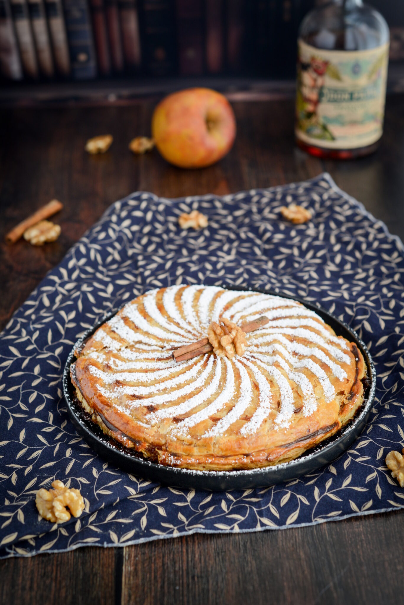Bratapfel-Galette des Rois mit Rum und Walnüssen Rezept