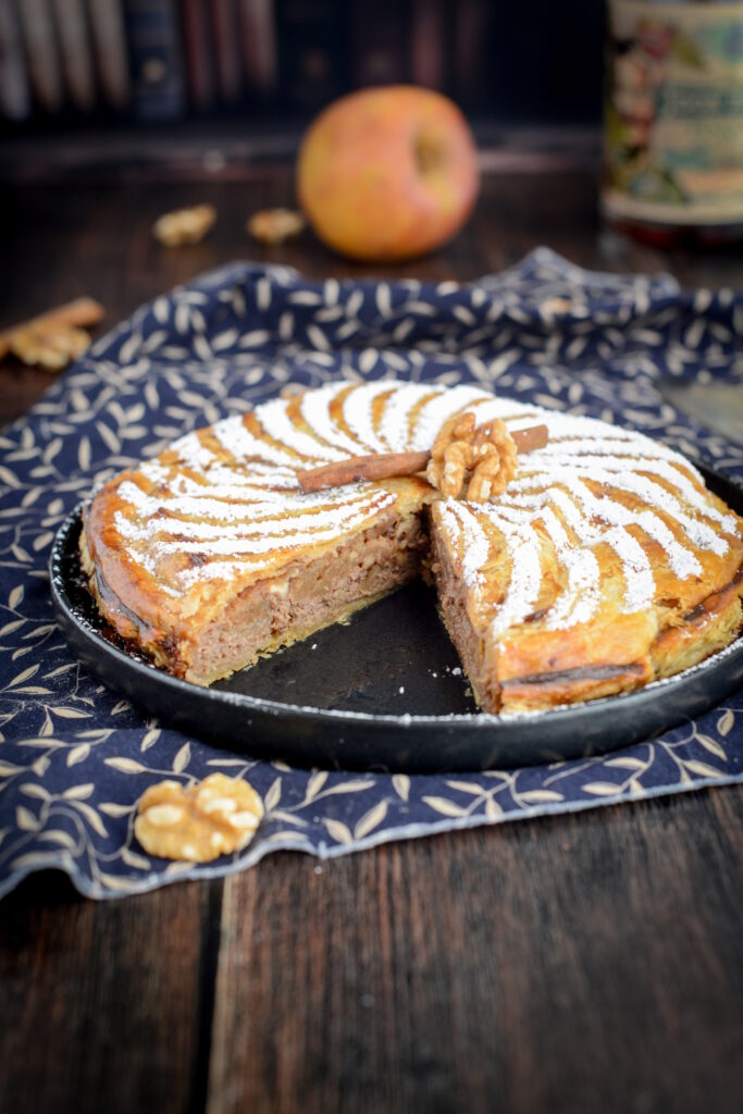 Bratapfel-Galette des Rois mit Rum und Walnüssen Bratapfel-Galette des Rois mit Rum und Walnüssen DSC_3078 683x1024