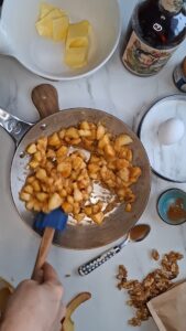 Bratapfel-Galette des Rois mit Rum und Walnüssen Bratapfel Galette Des Rois Mit Rum Und Walnüssen Rezept 10 169x300