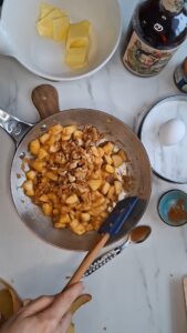 Bratapfel-Galette des Rois mit Rum und Walnüssen Bratapfel Galette Des Rois Mit Rum Und Walnüssen Rezept 12 169x300