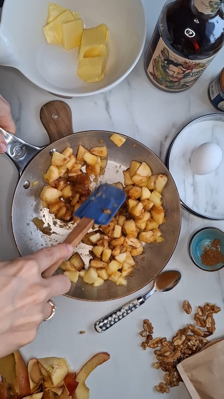 Bratapfel-Galette des Rois mit Rum und Walnüssen Rezept