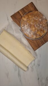 Bratapfel-Galette des Rois mit Rum und Walnüssen Dreikönigskuchen Mit Bratapfel Walnüssen Und Rum 1 169x300