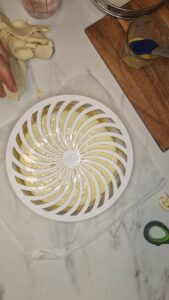 Bratapfel-Galette des Rois mit Rum und Walnüssen Bratapfel-Galette des Rois mit Rum und Walnüssen Dreikönigskuchen Mit Bratapfel Walnüssen Und Rum 9 169x300