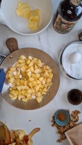 Bratapfel-Galette des Rois mit Rum und Walnüssen Bratapfel-Galette des Rois mit Rum und Walnüssen Galette Des Rois Bratapfel Zutaten 2 169x300