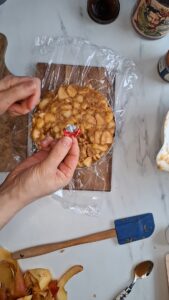 Bratapfel-Galette des Rois mit Rum und Walnüssen Galette Des Rois Mit Bratapfel Rum Und Walnüssen Rezept 11 1 169x300