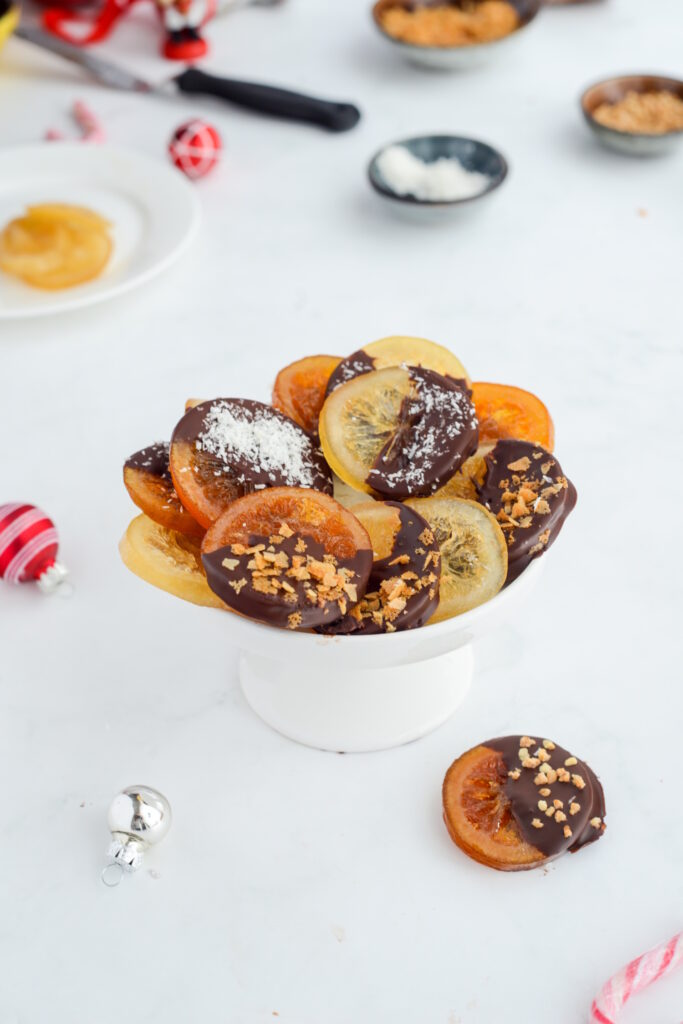 Kandierte Orangen und Zitronen Scheiben in Zartbitterschokolade – französische Orangettes und Citronettes Kandierte Orangen und Zitronen Scheiben in Zartbitterschokolade – französische Orangettes und Citronettes Kandierte Orangenscheiben In Zartbitterschokolade Französische Orangettes 683x1024