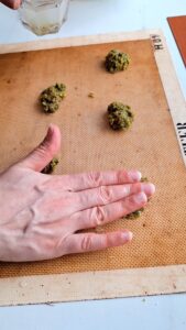 Knusprige Pistazienplätzchen mit Eiweiß – französische Crakou ganz einfach Knusprige Pistazien Plätzchen Kekse Rezept Mit Eiweiss 1 169x300