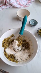 Knusprige Pistazienplätzchen mit Eiweiß – französische Crakou ganz einfach Knusprige Pistazien Plätzchen Rezept Mit Eiweiss 4 169x300