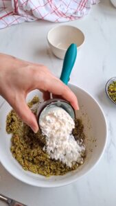 Knusprige Pistazienplätzchen mit Eiweiß – französische Crakou ganz einfach Knusprige Pistazien Plätzchen Rezept Mit Eiweiss 5 169x300