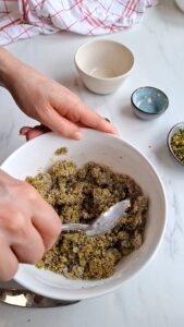 Knusprige Pistazienplätzchen mit Eiweiß – französische Crakou ganz einfach Knusprige Pistazien Plätzchen Rezept Mit Eiweiss 6 169x300