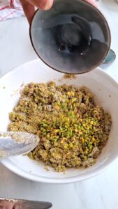 Knusprige Pistazienplätzchen mit Eiweiß – französische Crakou ganz einfach Knusprige Pistazien Plätzchen Rezept Mit Eiweiss 8 169x300