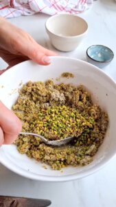 Knusprige Pistazienplätzchen mit Eiweiß – französische Crakou ganz einfach Knusprige Pistazien Plätzchen Rezept Mit Eiweiss 9 169x300