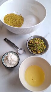 Knusprige Pistazienplätzchen mit Eiweiß – französische Crakou ganz einfach Knusprige Pistazienplätzchen mit Eiweiß – französische Crakou ganz einfach Knusprige Pistazien Plätzchen Rezept Zutaten 169x300