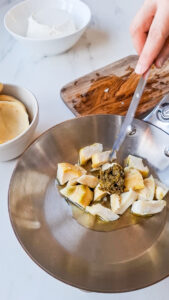 Gebratene Artischocken mit Ricotta-Creme Artischokenboden Rezept Einfach 5 169x300