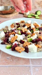Wintersalat mit Crozets, Roter Bete & Walnüssen Crozet Salat Mit Rote Bete Und Walnuss 13 169x300