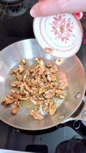 Wintersalat mit Crozets, Roter Bete & Walnüssen Karameliserte Walnüsse Salat Mit Rote Bete 8 169x300