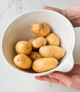 Vacherin Mont d'Or aus dem Ofen Mont D Or Käse Fondü Beilage Zutaten 260x300