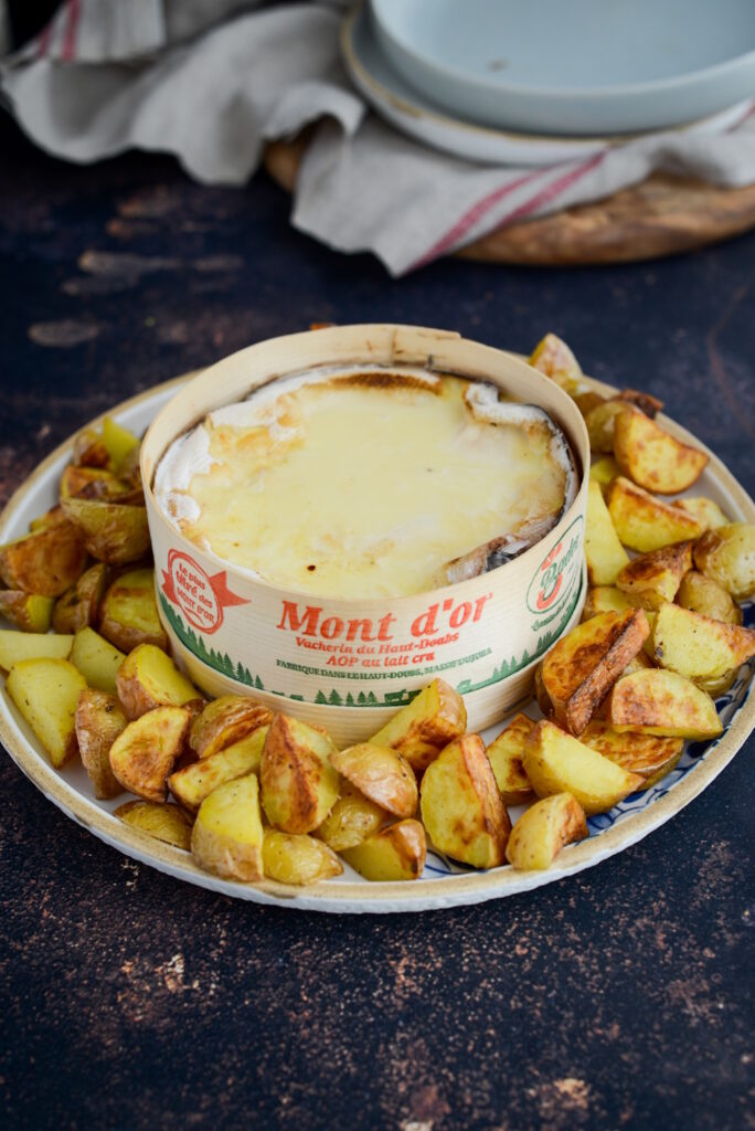 Vacherin Mont d'Or aus dem Ofen Mont D Or Käse Gebacken Rezept Einfach 684x1024